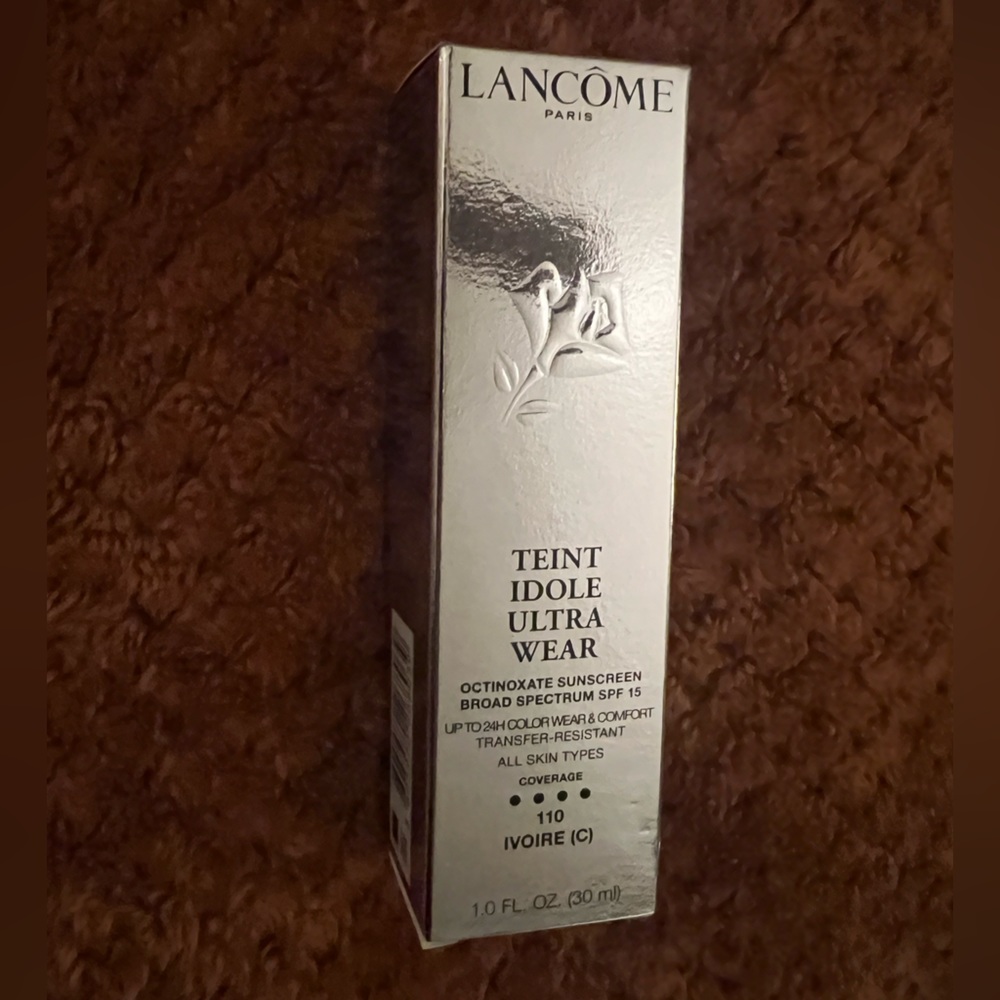 LANCOME TEINT IDOLE ULTRA WEAR
24H LONGWEAR FOUNDATION (Ivory 110 C)